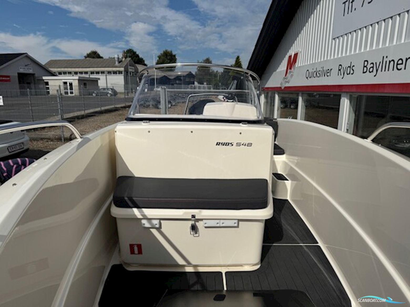 Ryds 548VI Sport X-Line med 100 hk Mercury-EFI 4 takt 2,1L og 1300 kg Brenderup bådtrailer