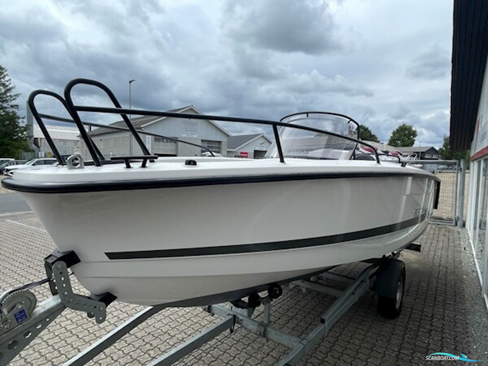 Ryds 630VI Mid-C - F115 Mercury-Efi 2,1L og 201500B Brenderup Premium Bådtrailer