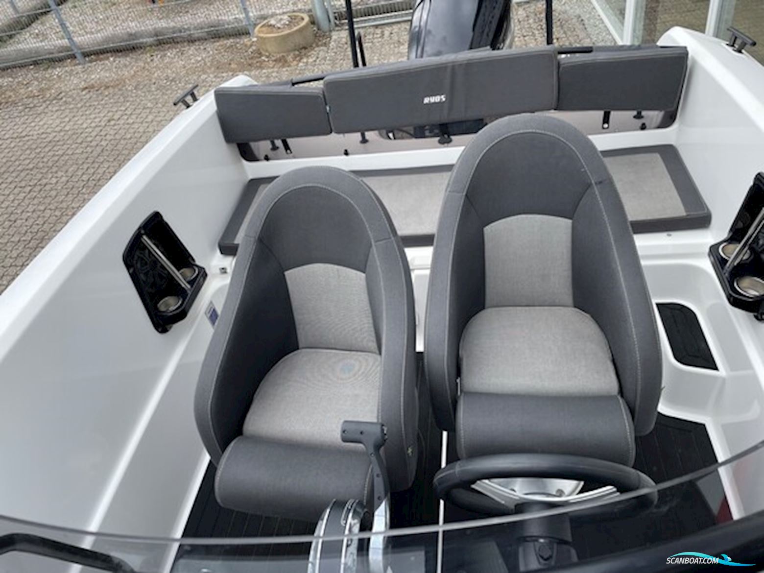 Ryds 630VI Mid-C - F115 Mercury-Efi 2,1L og 201500B Brenderup Premium Bådtrailer