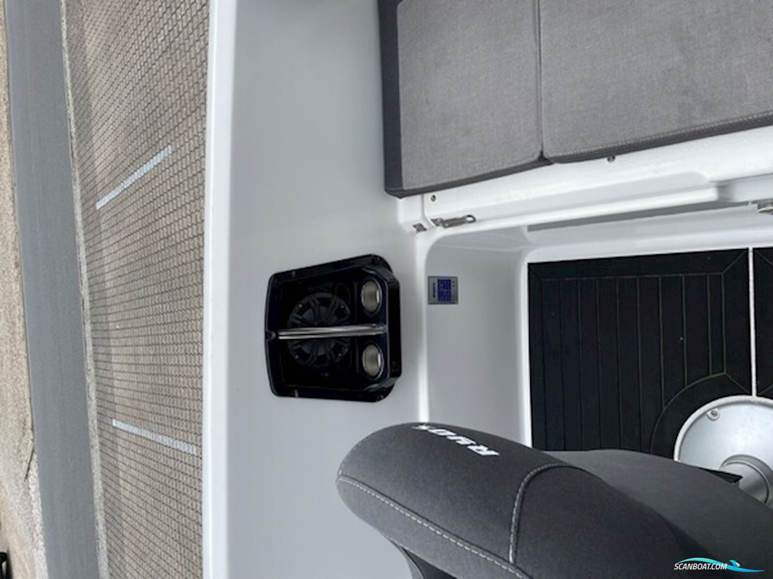 Ryds 630VI Mid-C - F115 Mercury-Efi 2,1L og 201500B Brenderup Premium Bådtrailer