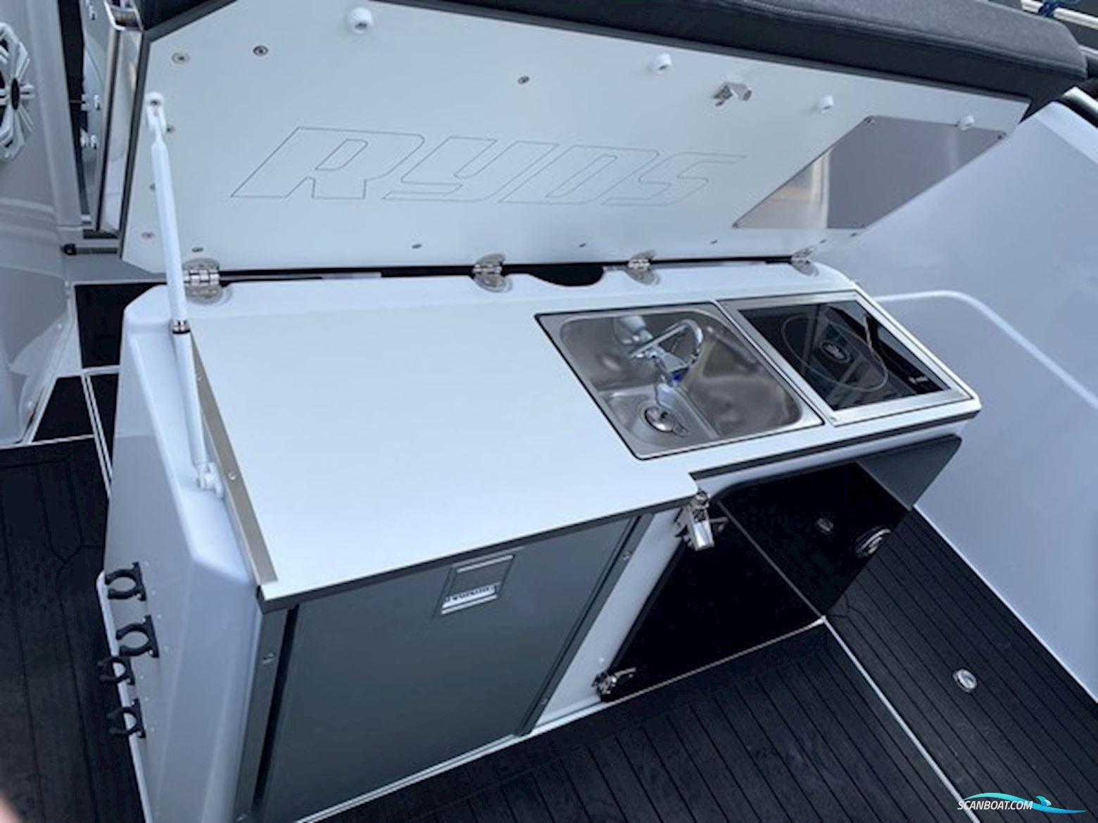 Ryds 735VI - F175 Mercury-EFI DS V6