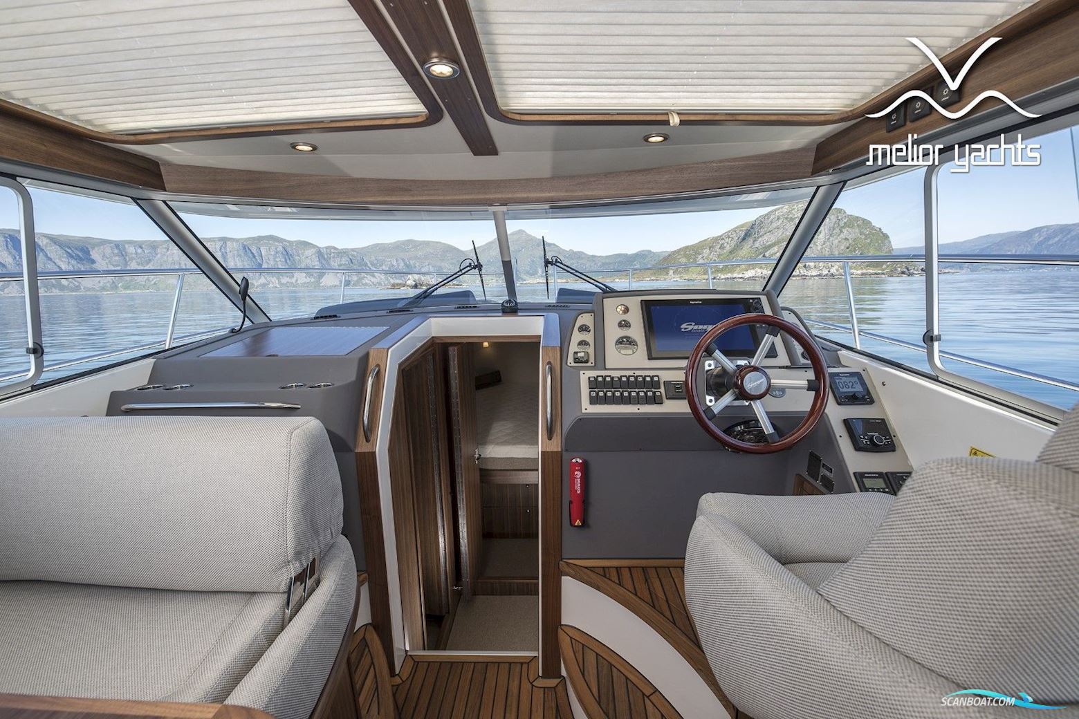 Saga 385 - Edition Walnut Interior