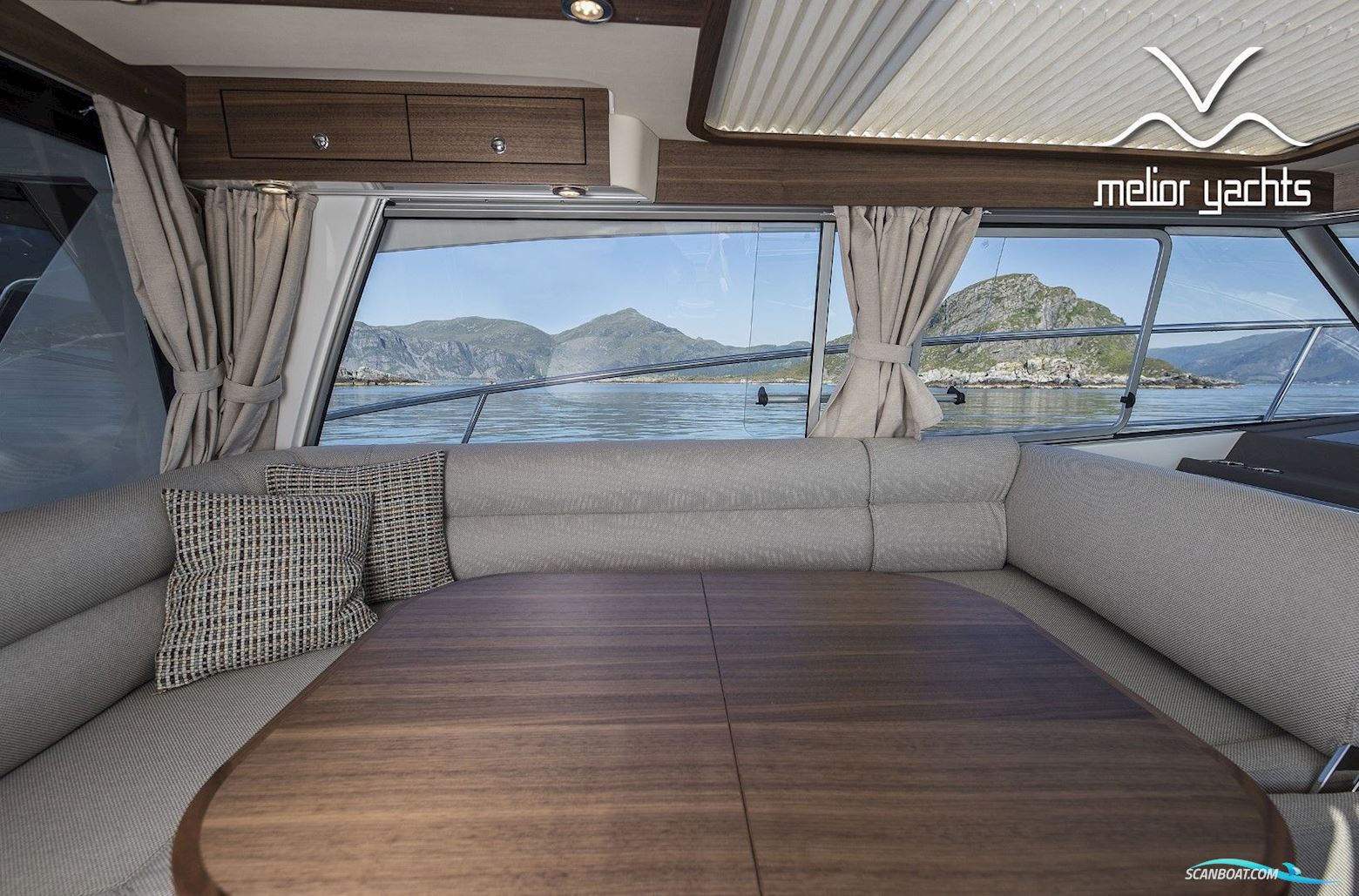 Saga 385 - Edition Walnut Interior