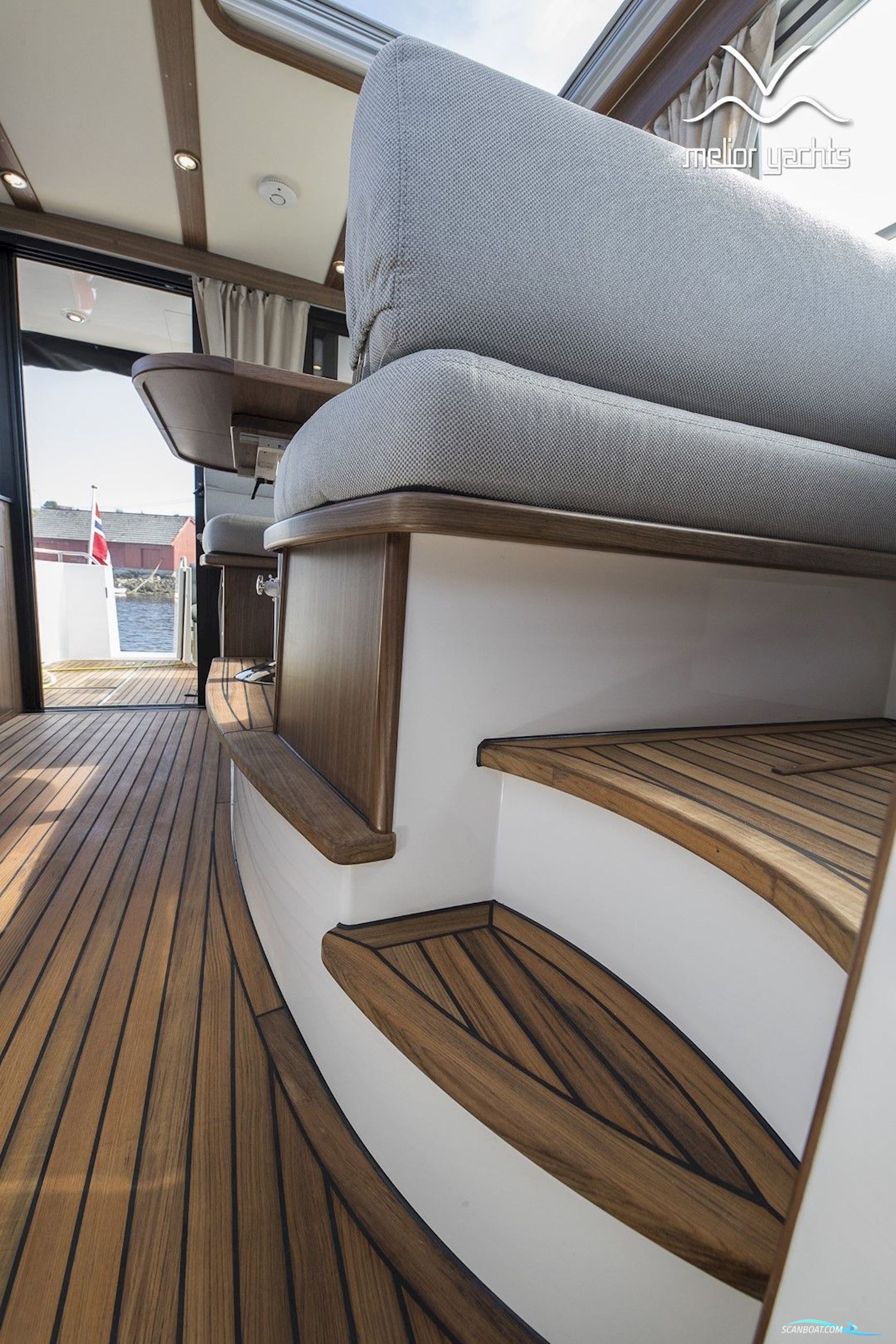 Saga 385 - Edition Walnut Interior