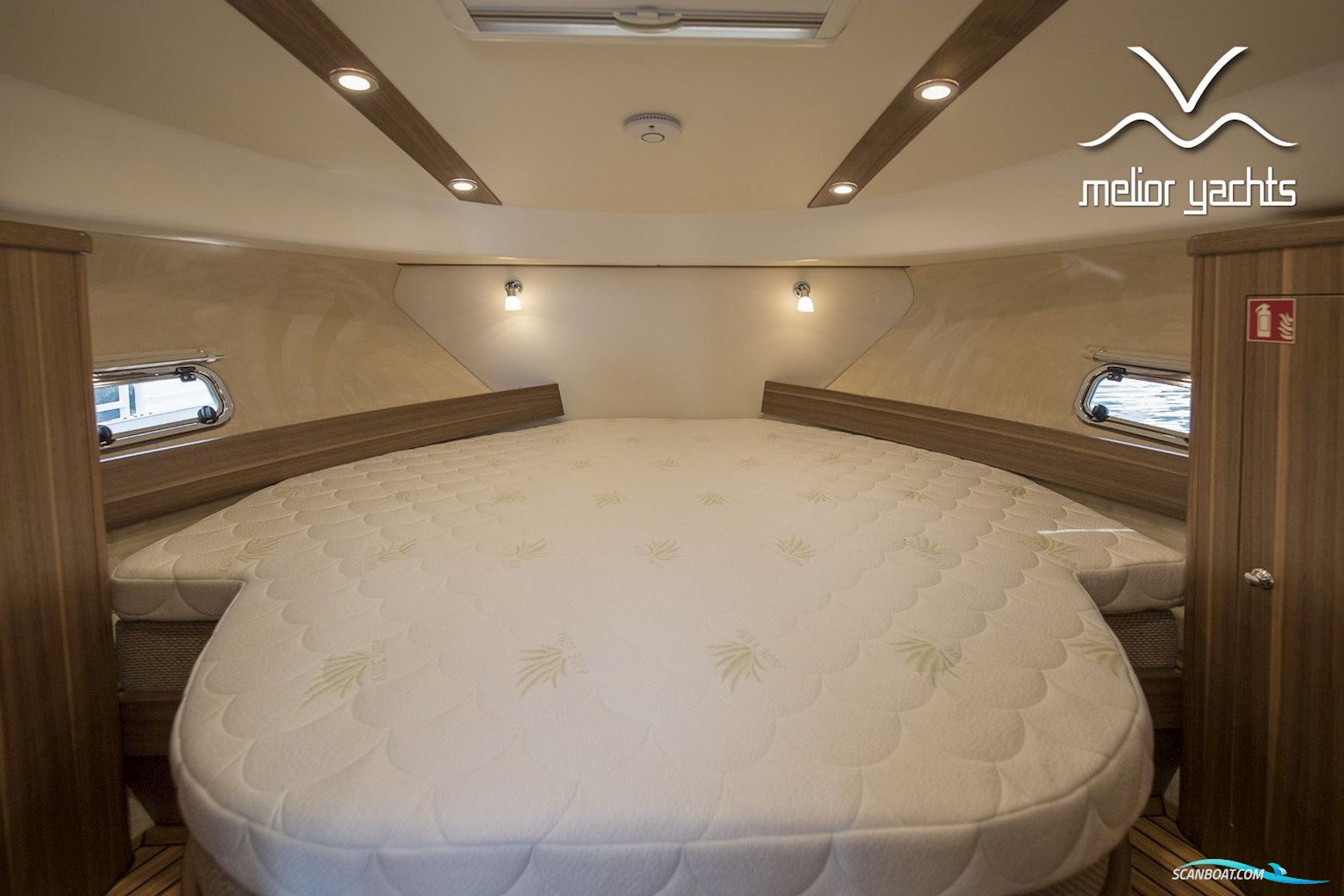 Saga 385 - Edition Walnut Interior