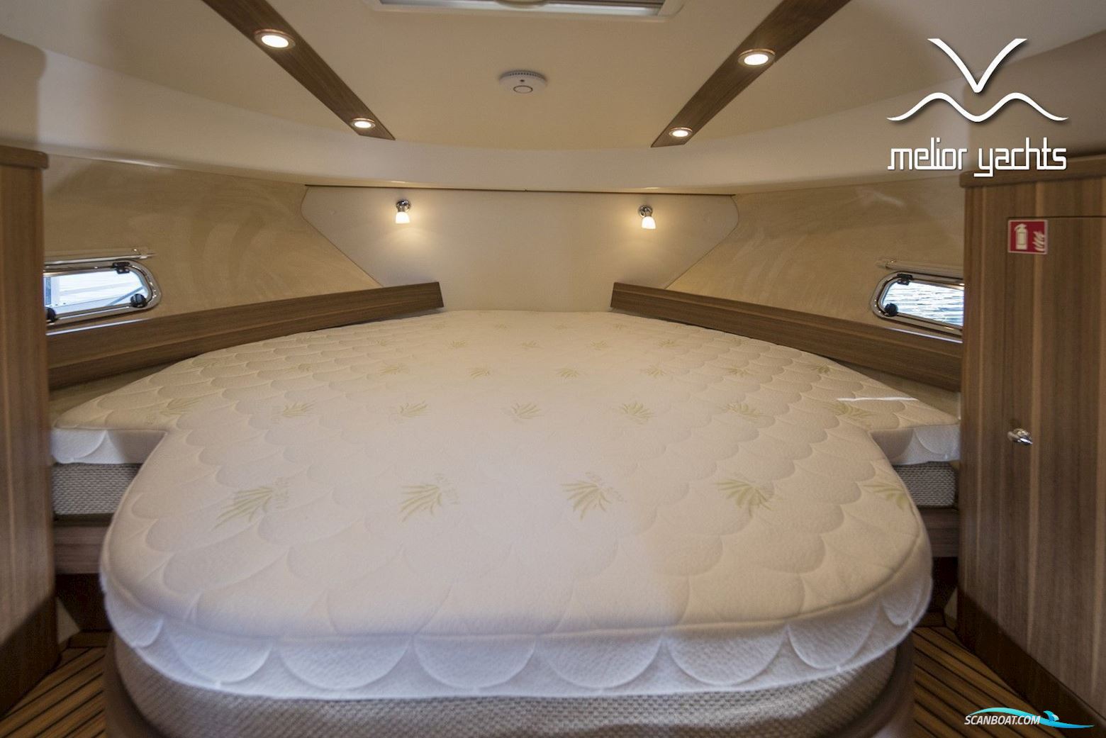 Saga 385 - Edition Walnut Interior