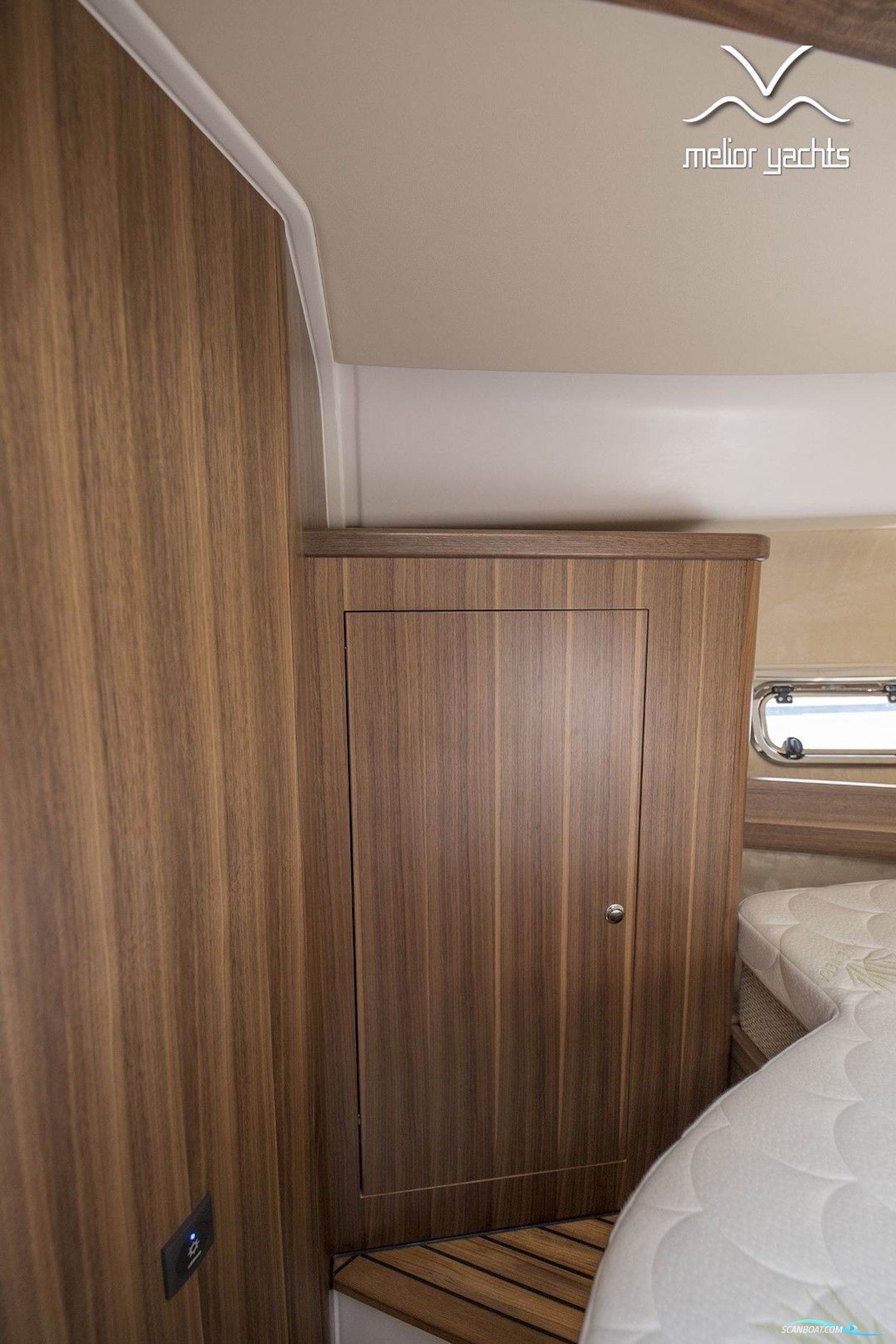 Saga 385 - Edition Walnut Interior