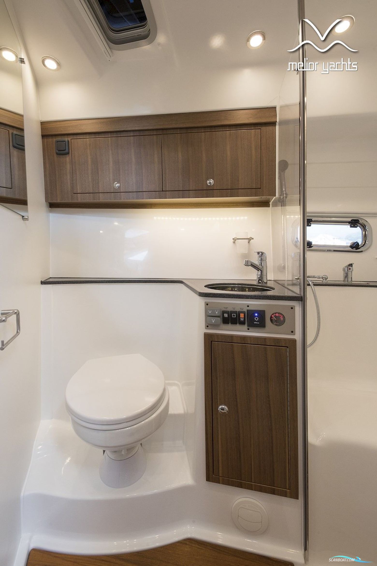 Saga 385 - Edition Walnut Interior