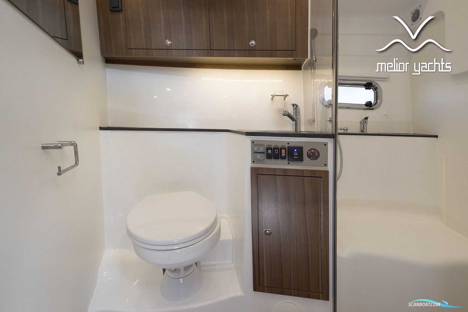 Saga 385 - Edition Walnut Interior