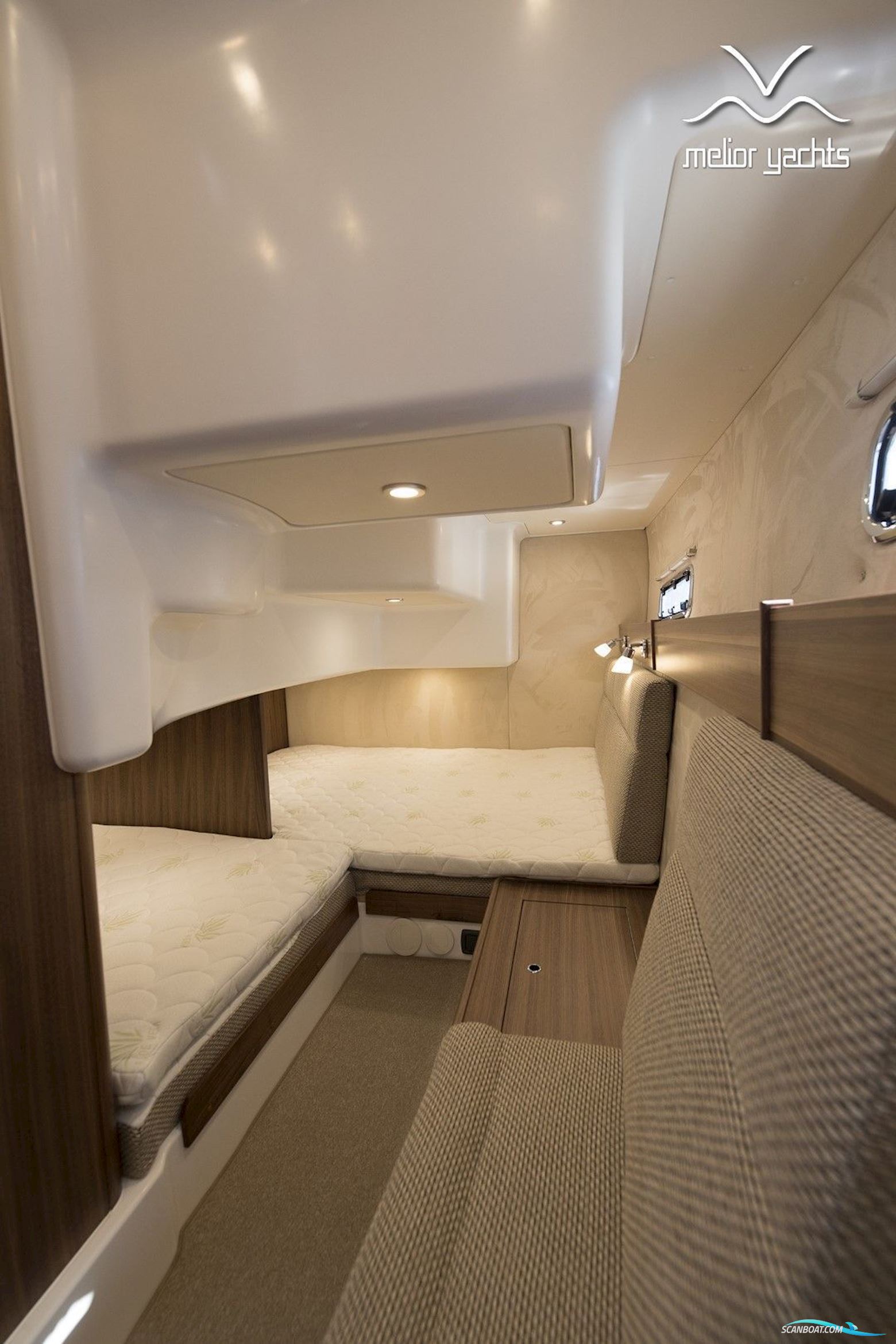 Saga 385 - Edition Walnut Interior