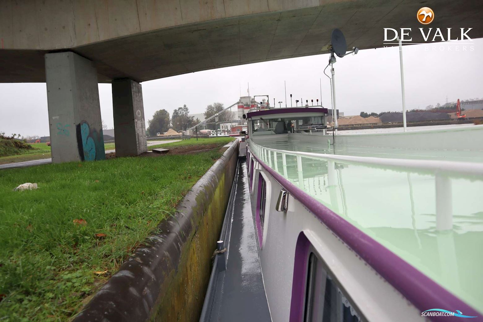 Sailing Houseboat 32M