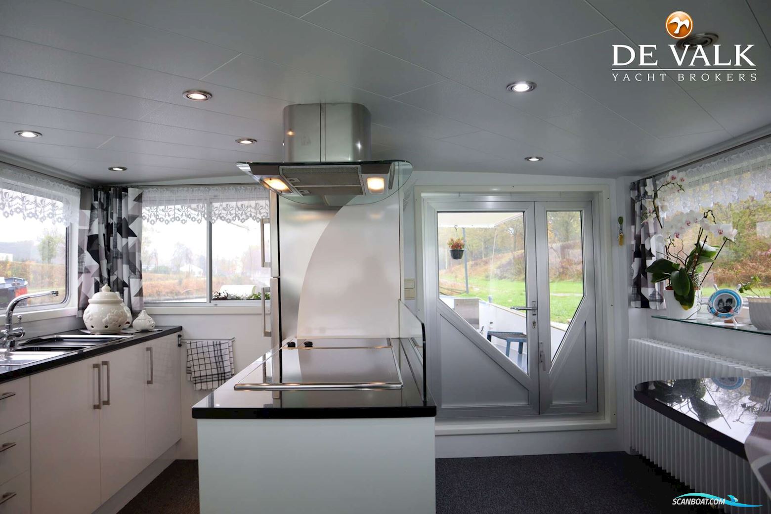 Sailing Houseboat 32M