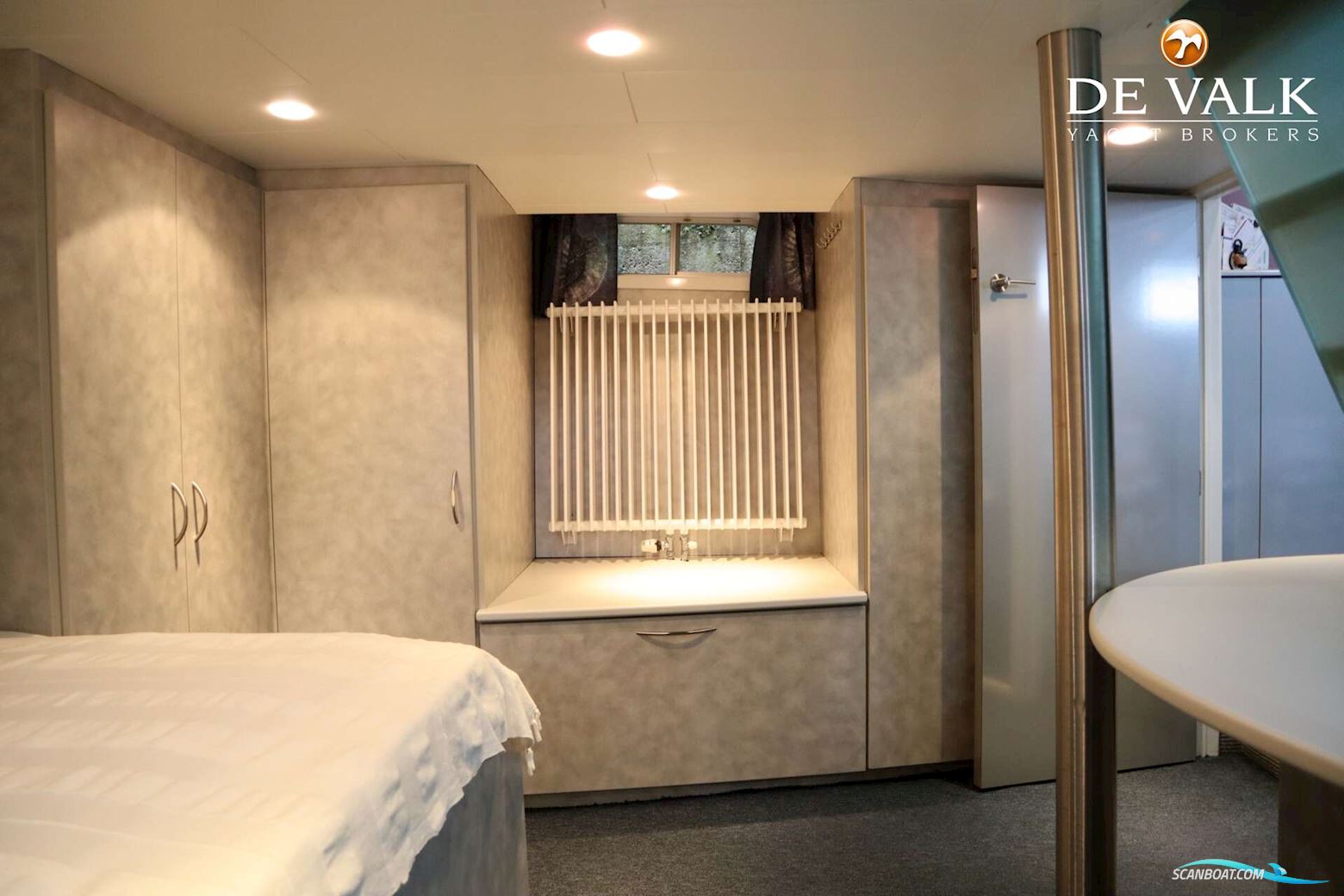 Sailing Houseboat 32M