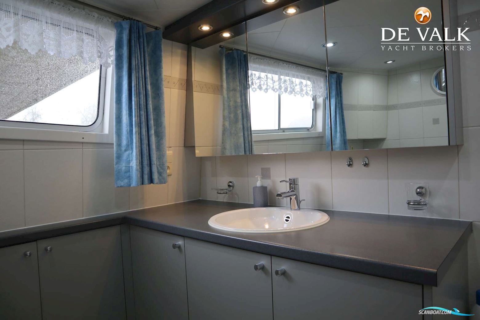 Sailing Houseboat 32M