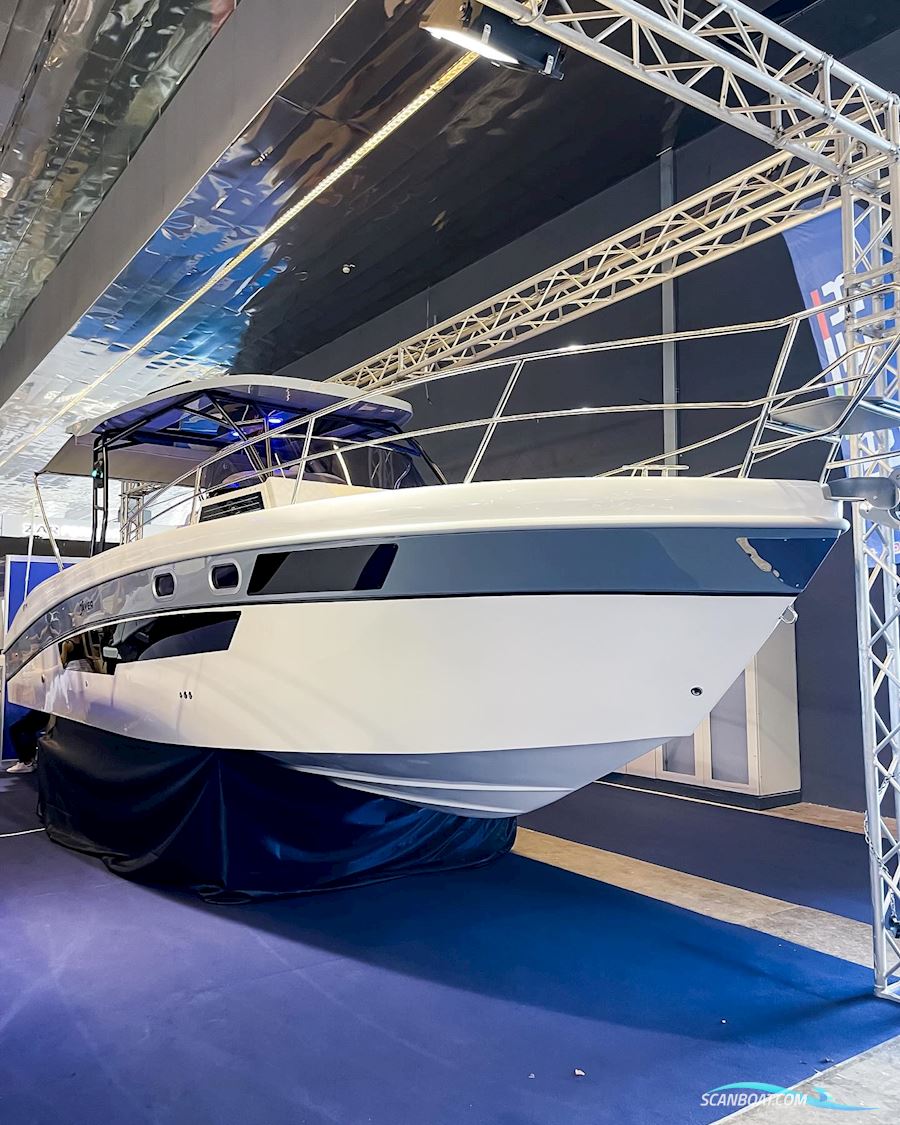 Saver 870WA Motorboat 2026, with Suzuki 350HK Duoprop engine, Italy