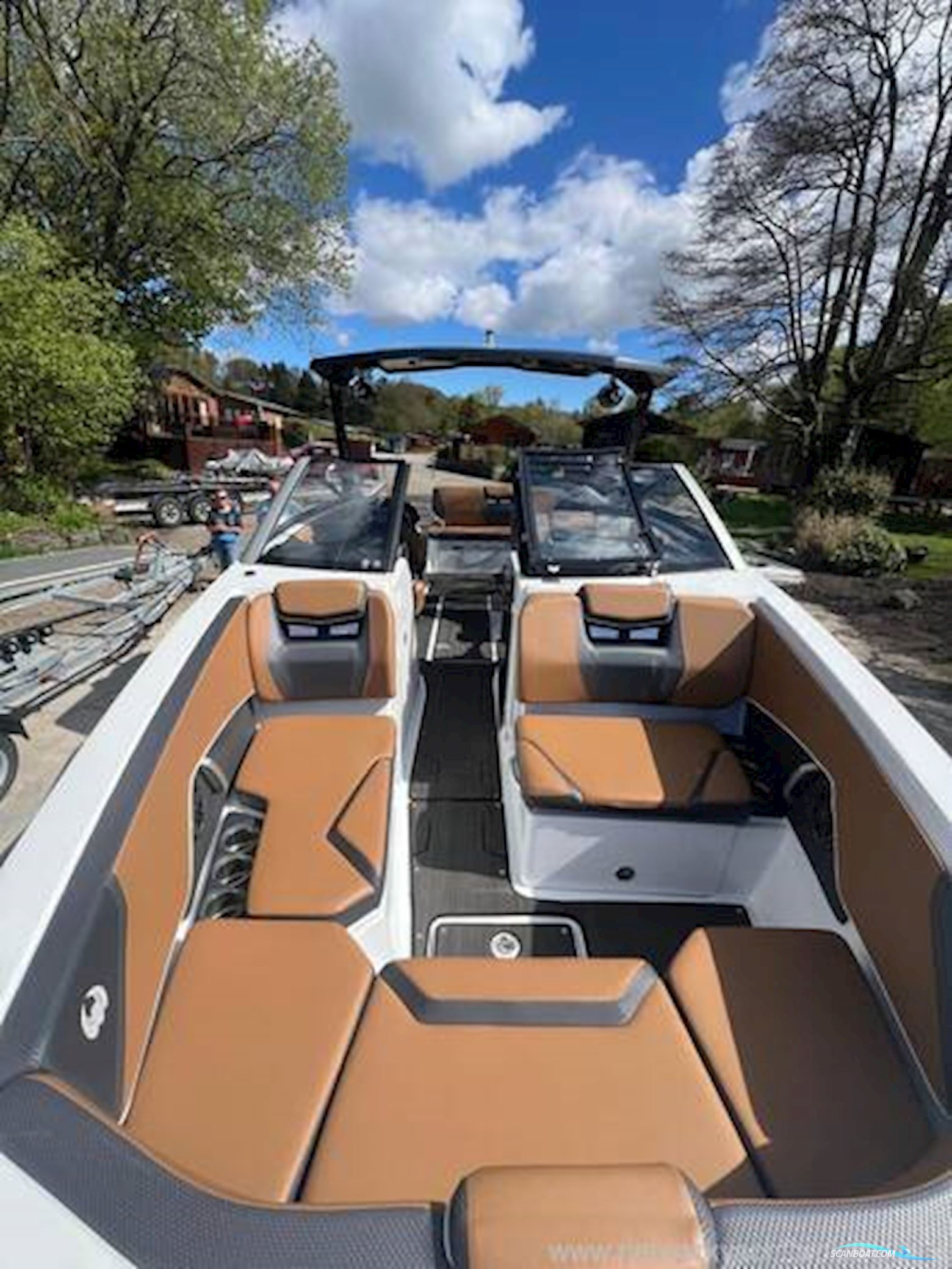 Scarab 285 ID