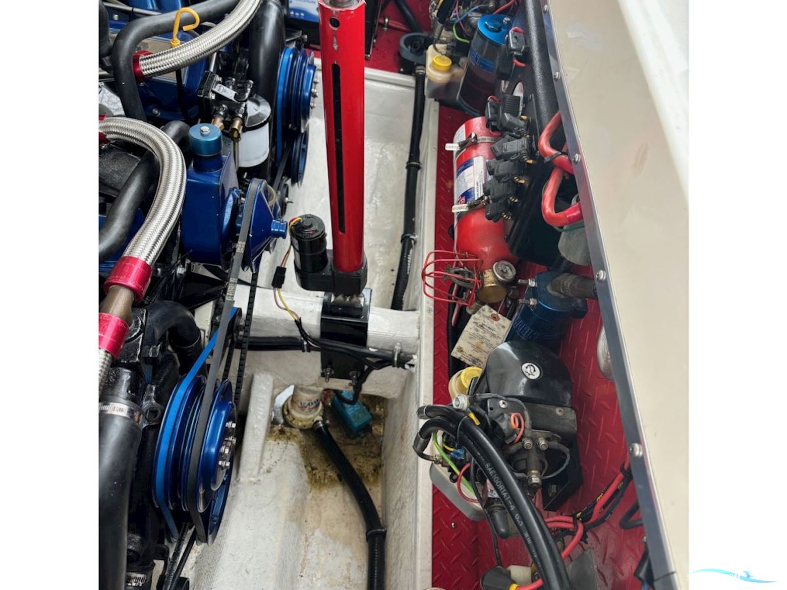 Scarab 33 Avs 2 x 500 HK.