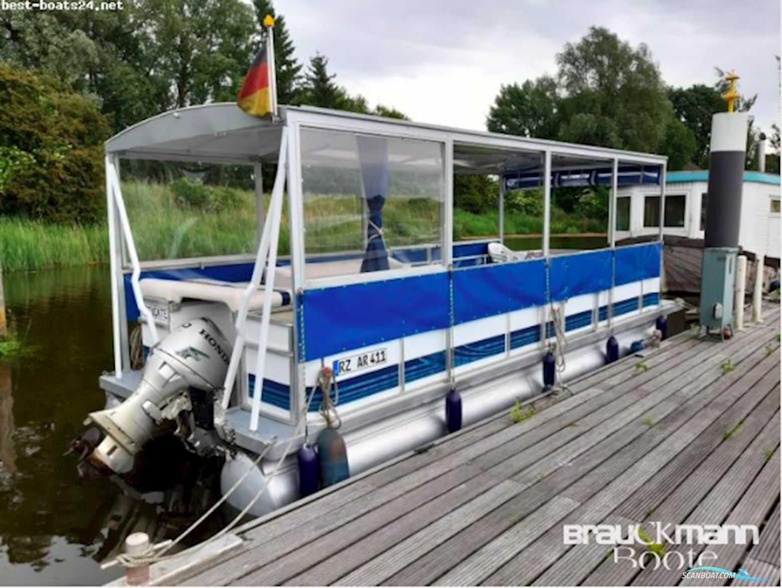 Sea Hunt Pontoon Boats Modell Motorboat 2005, with Honda engine, Germany