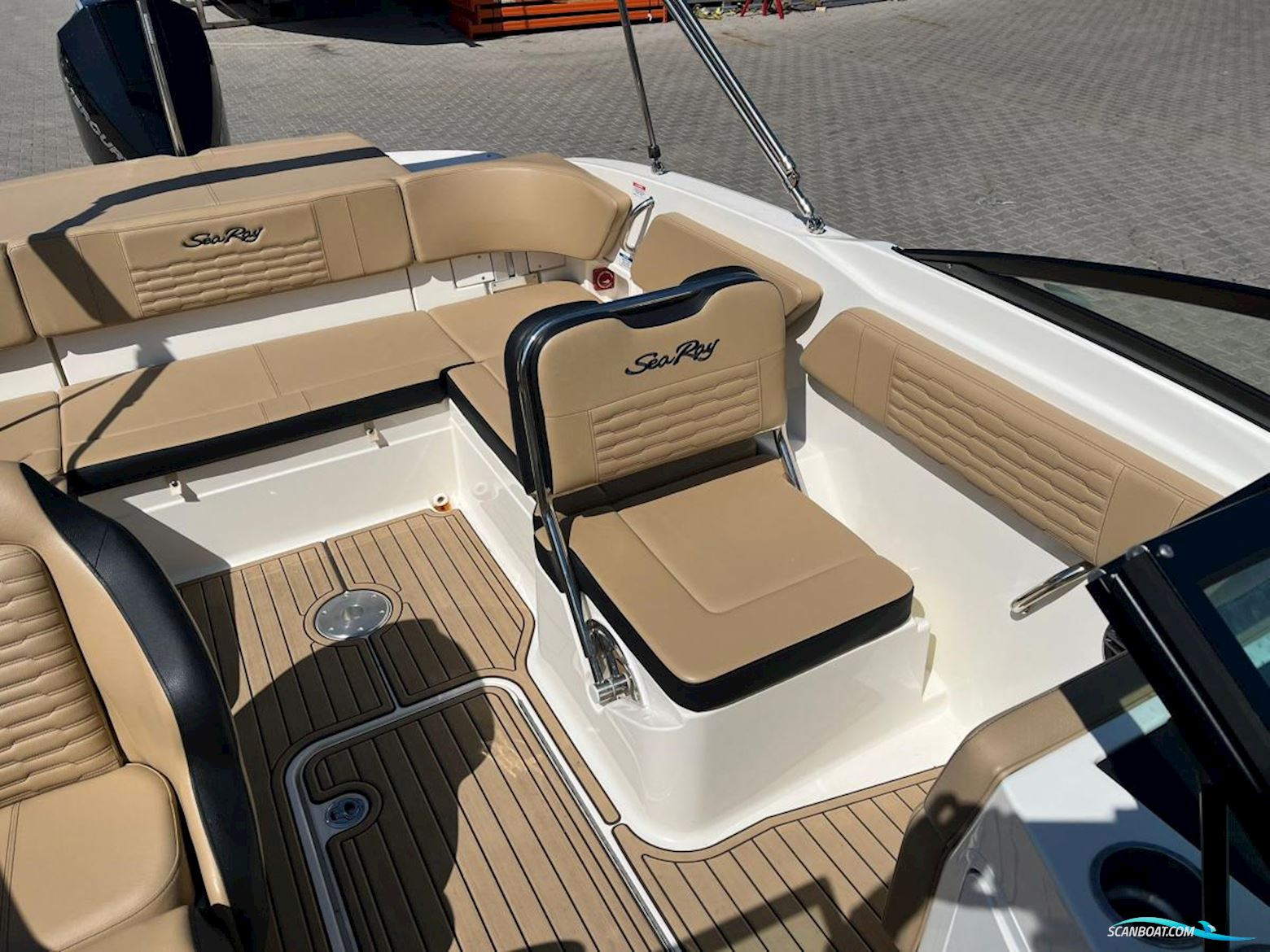 Sea Ray  210 SPX Outboard