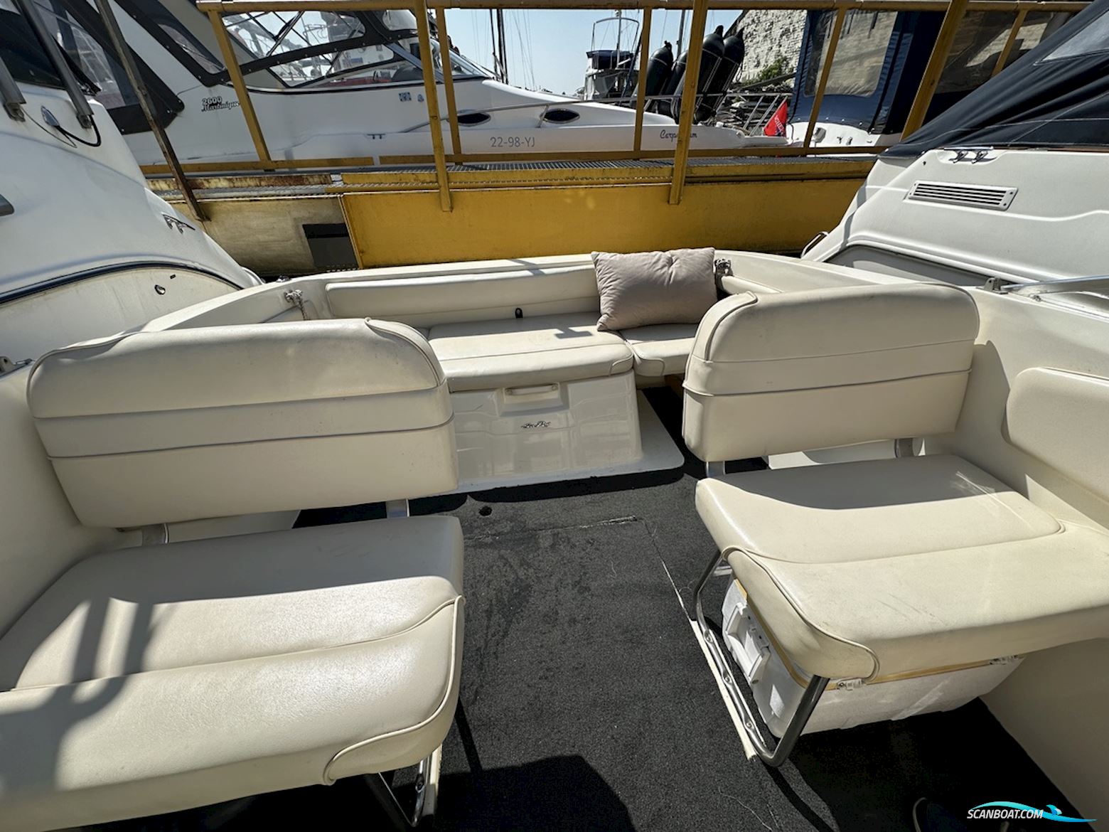 Sea Ray  215