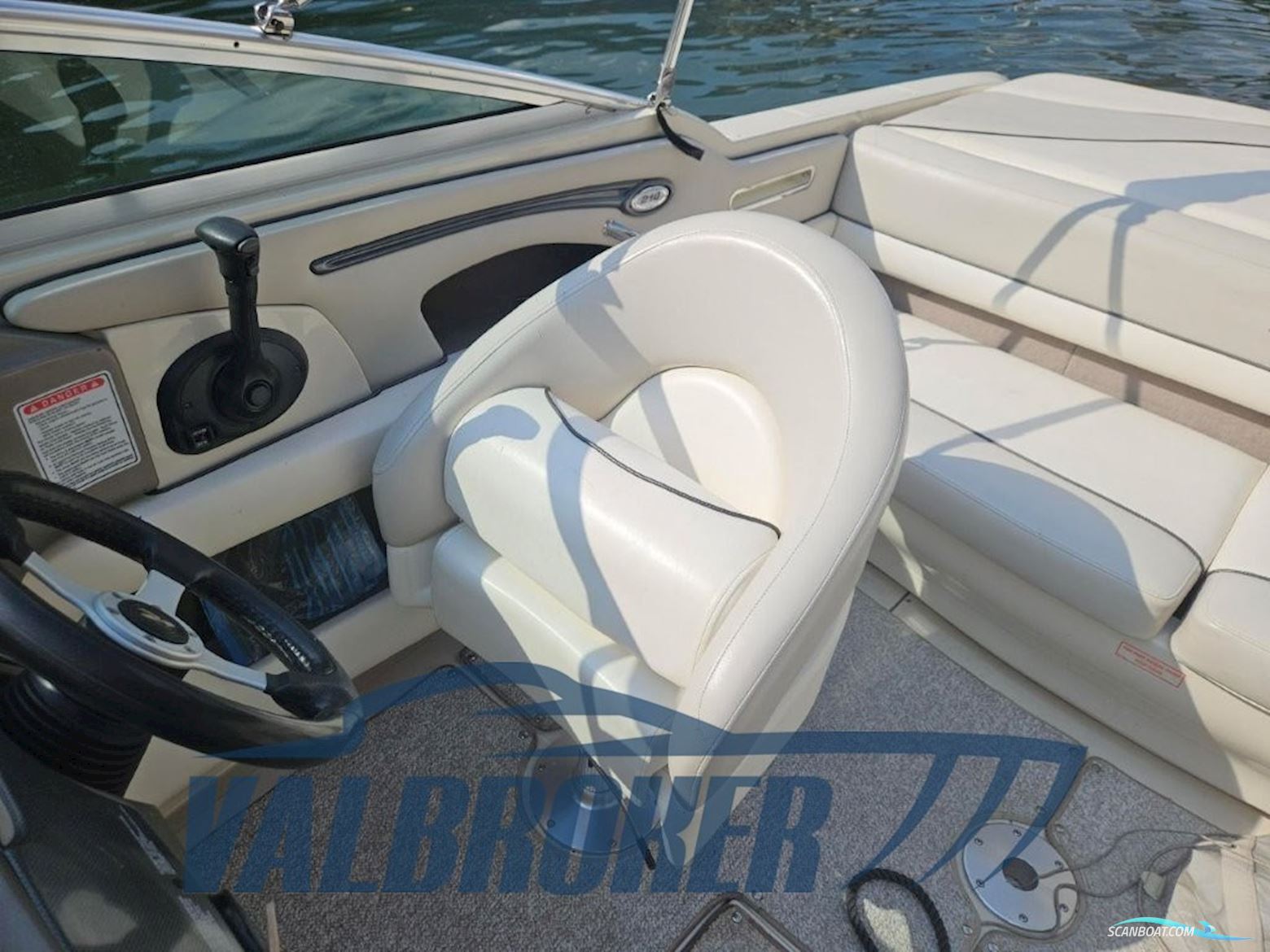 Sea Ray 210 OVERNIGHTER