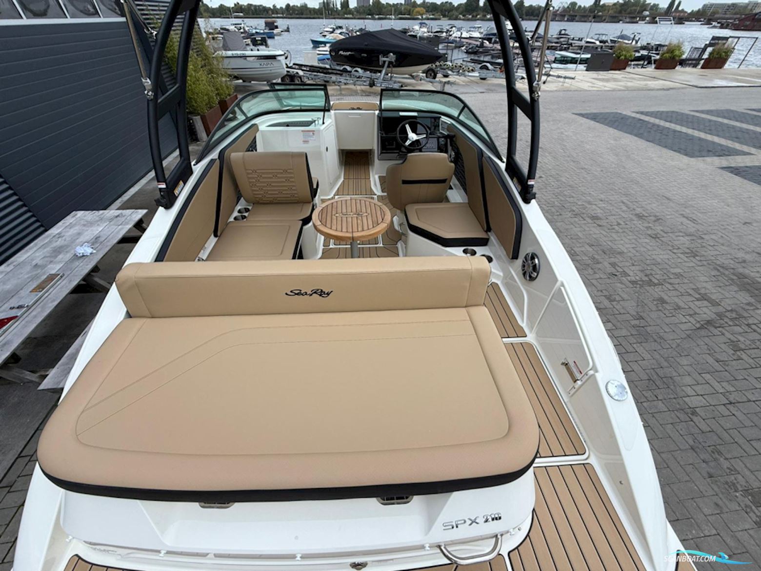 Sea Ray 210 spx