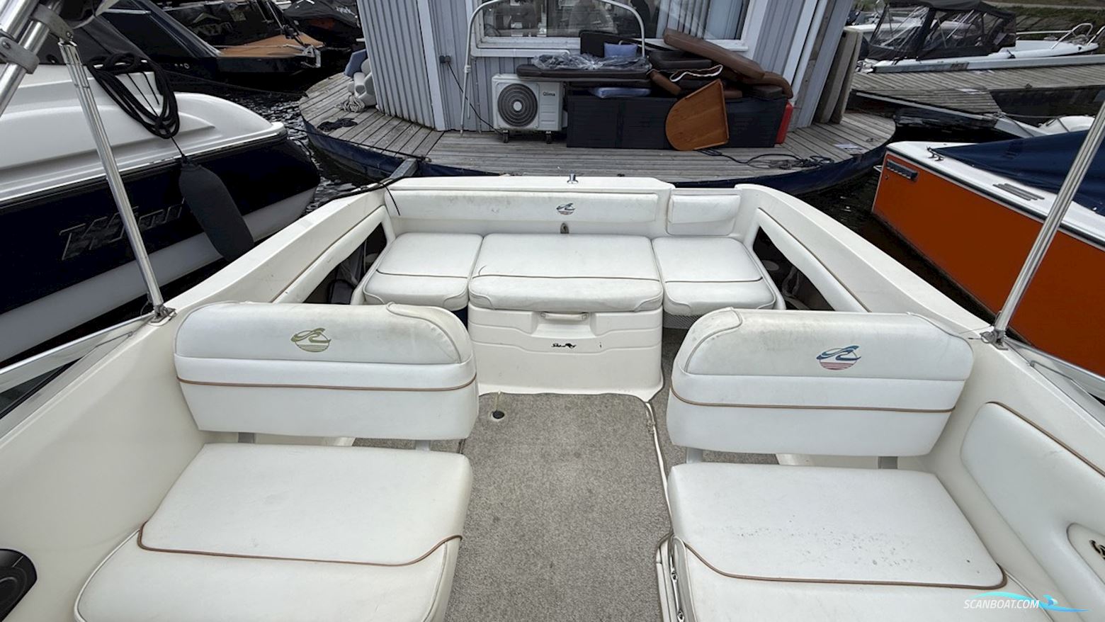 Sea Ray 215 Express Cruiser