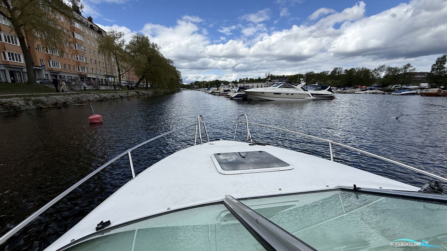 Sea Ray 215 Express Cruiser
