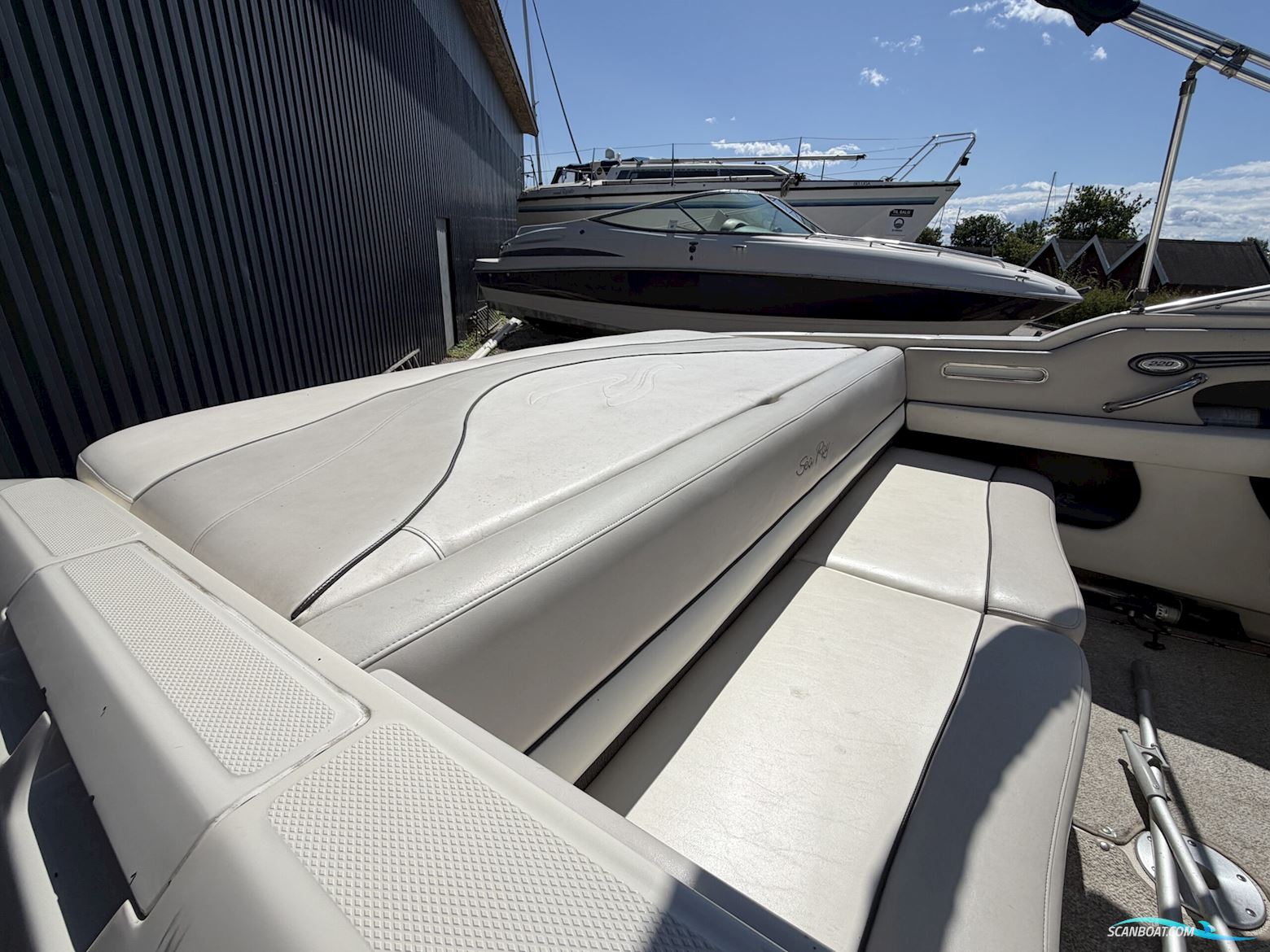 Sea Ray 220 Sunsport