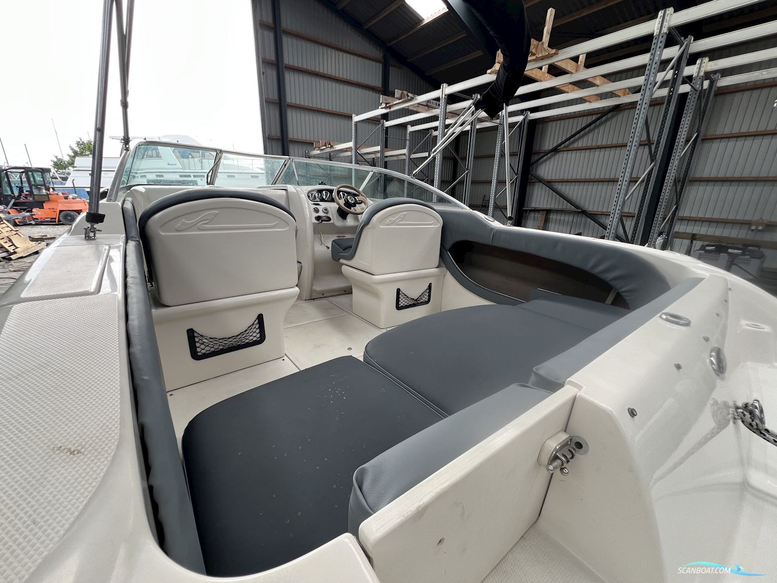 Sea Ray 225 Weekender