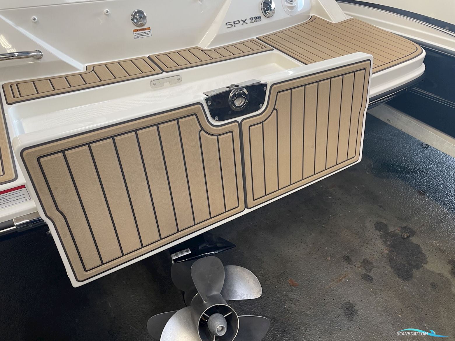 Sea Ray 230 SPX Inboard
