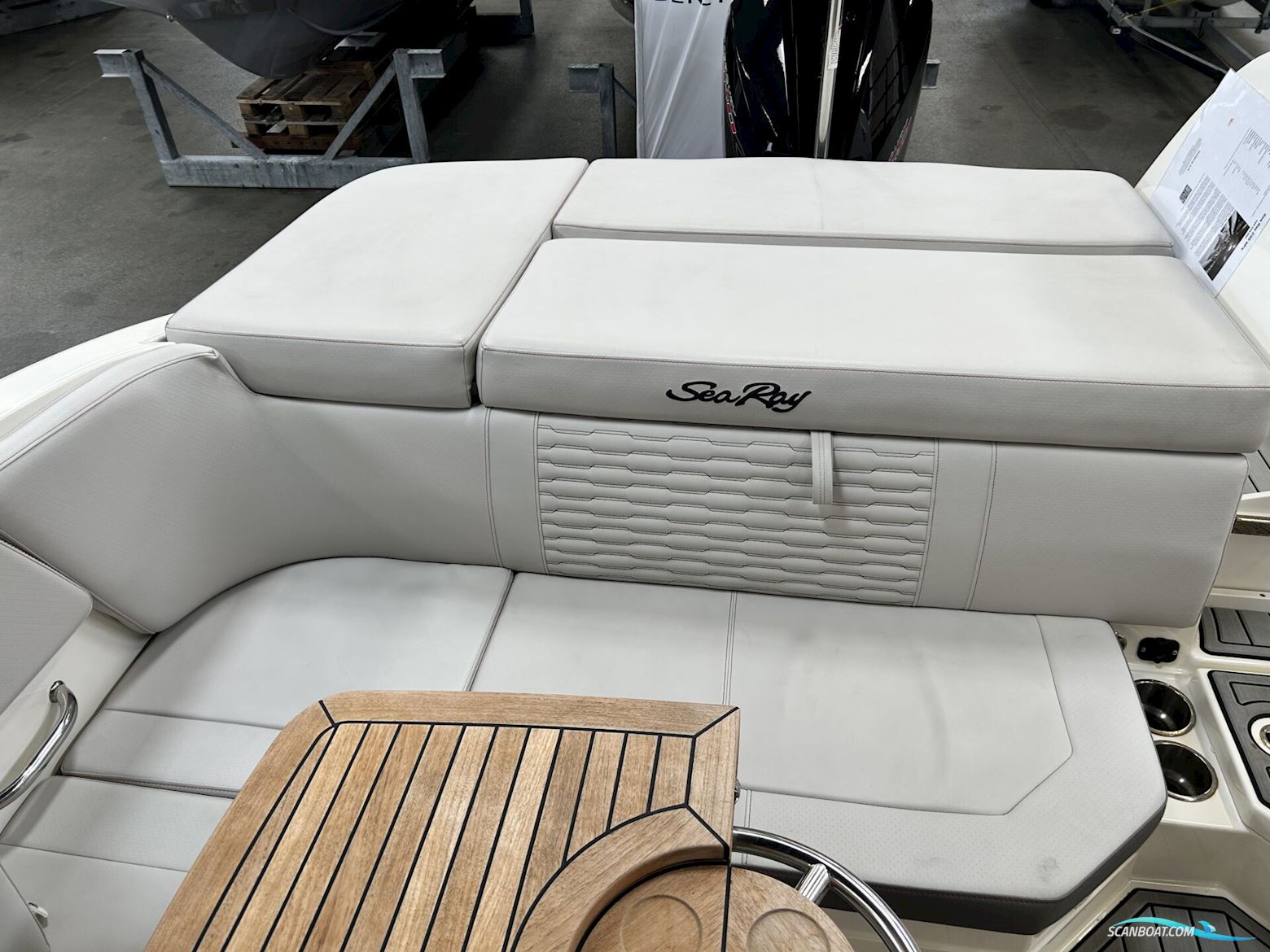 Sea Ray 230 SPX