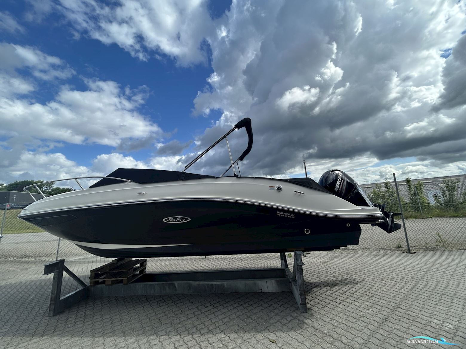 Sea Ray 230 Sun Sport OB Motorboat 2020, with Mercury engine, Denmark