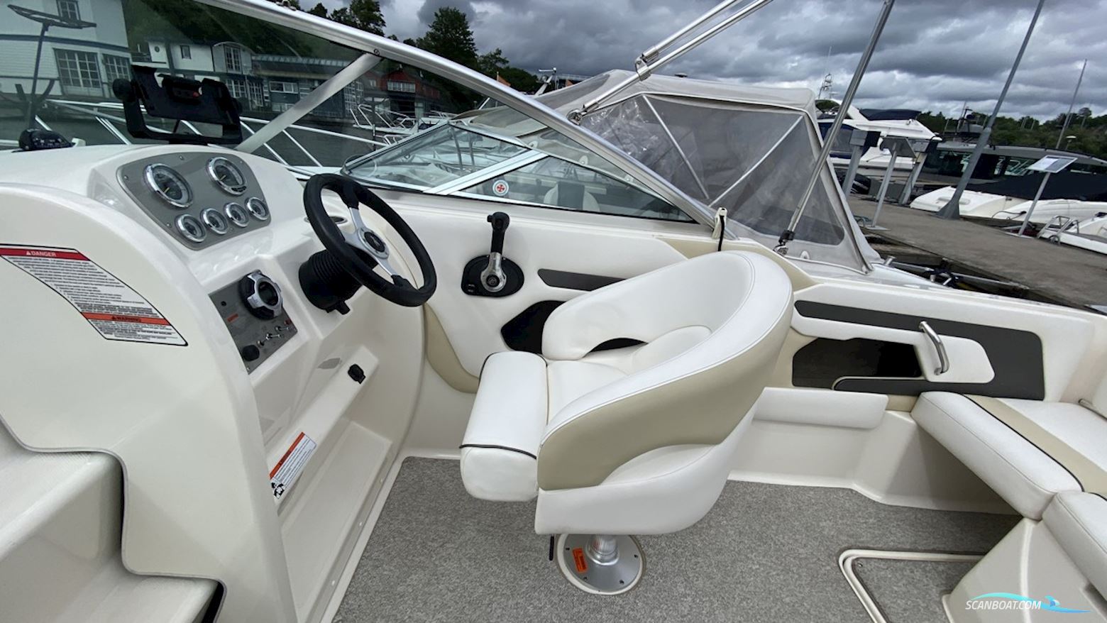 Sea Ray 235 WEEKENDER