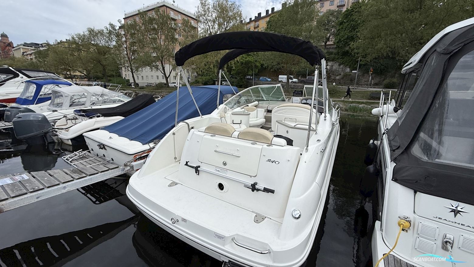 Sea Ray 240 Sundancer