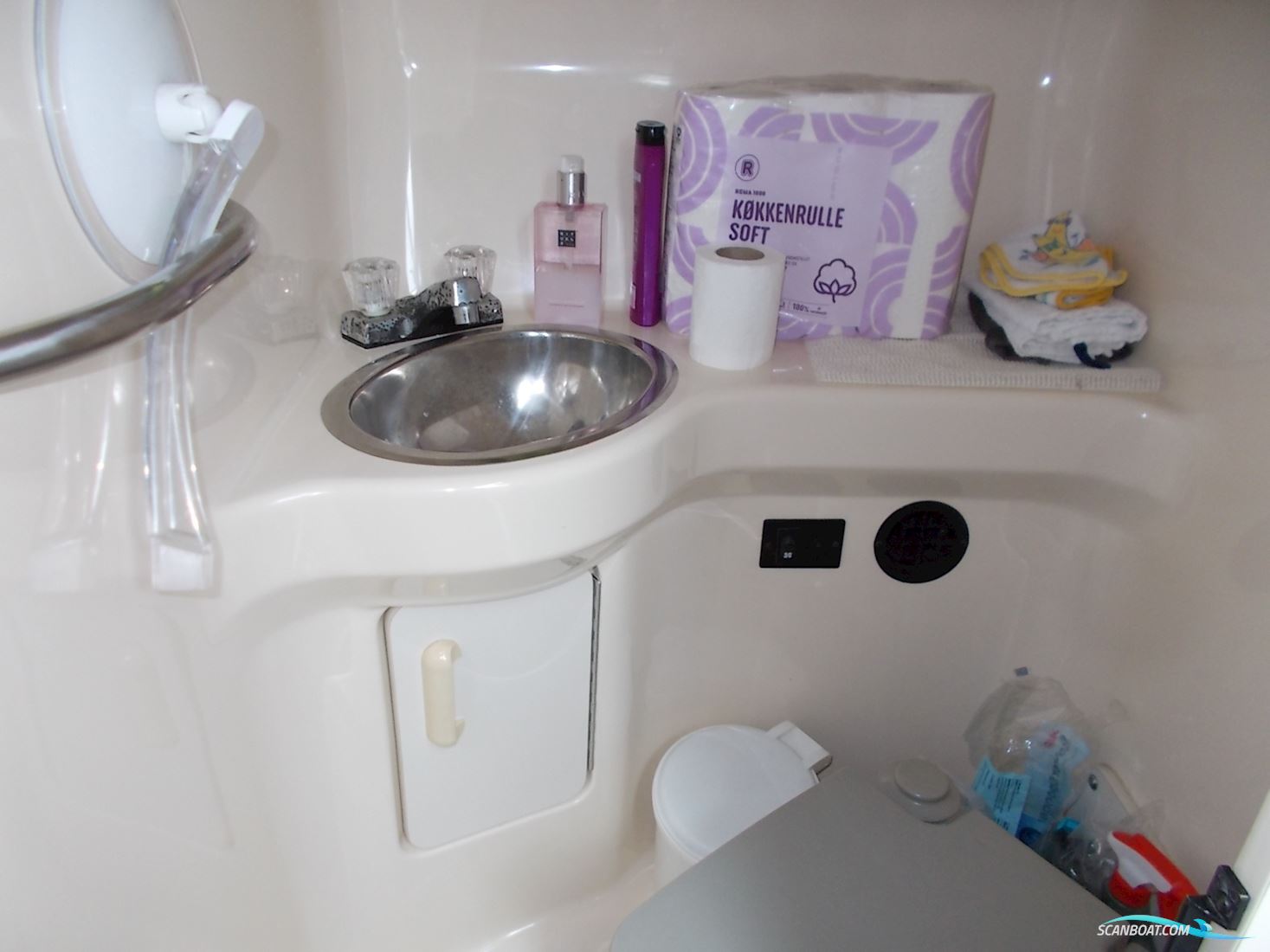 Sea Ray 250 Express Cruiser