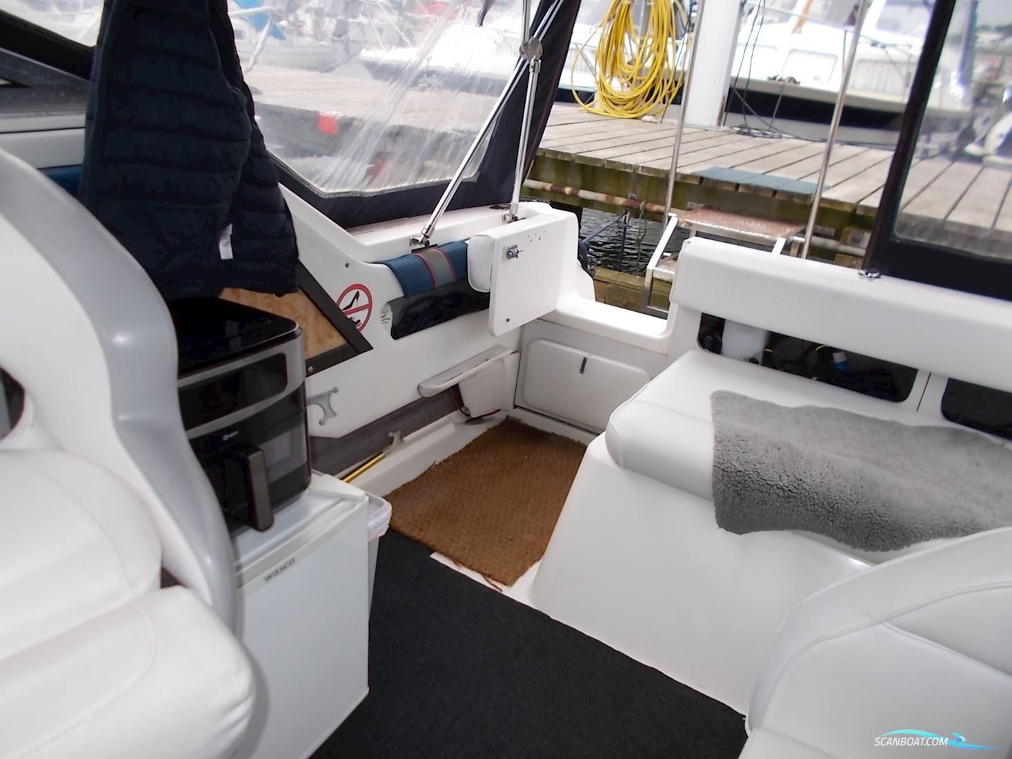 Sea Ray 250 Express Cruiser