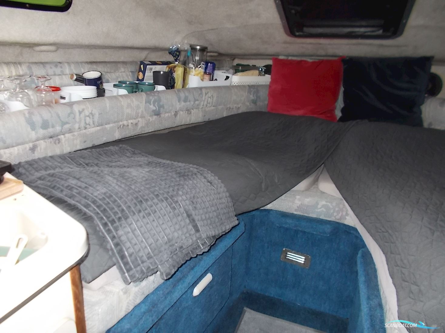 Sea Ray 250 Express Cruiser