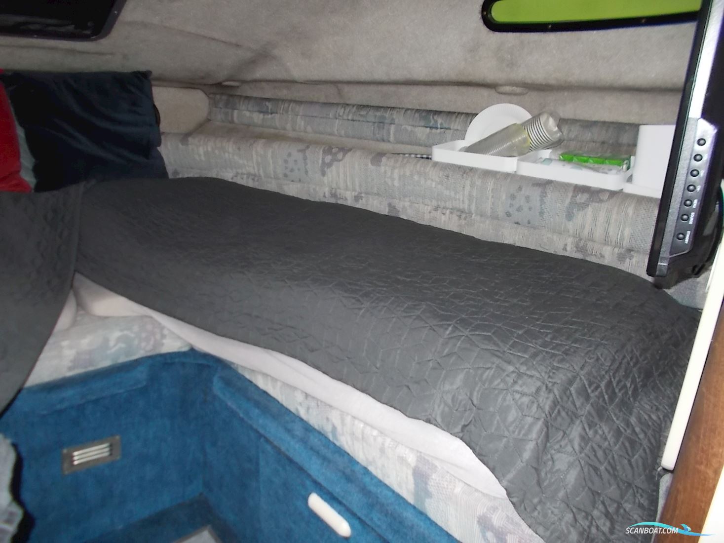 Sea Ray 250 Express Cruiser