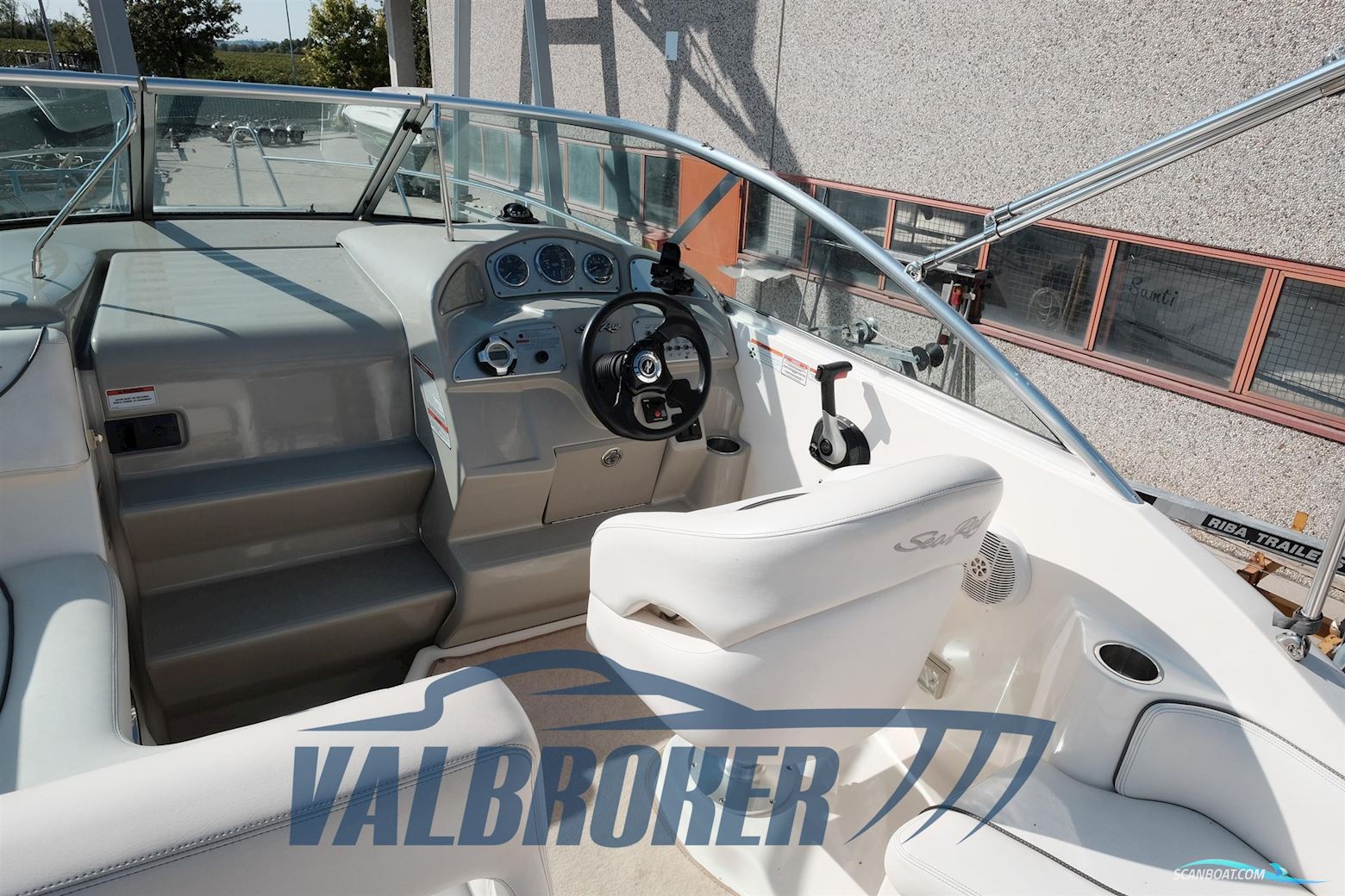 Sea Ray 255 DA Sundancer