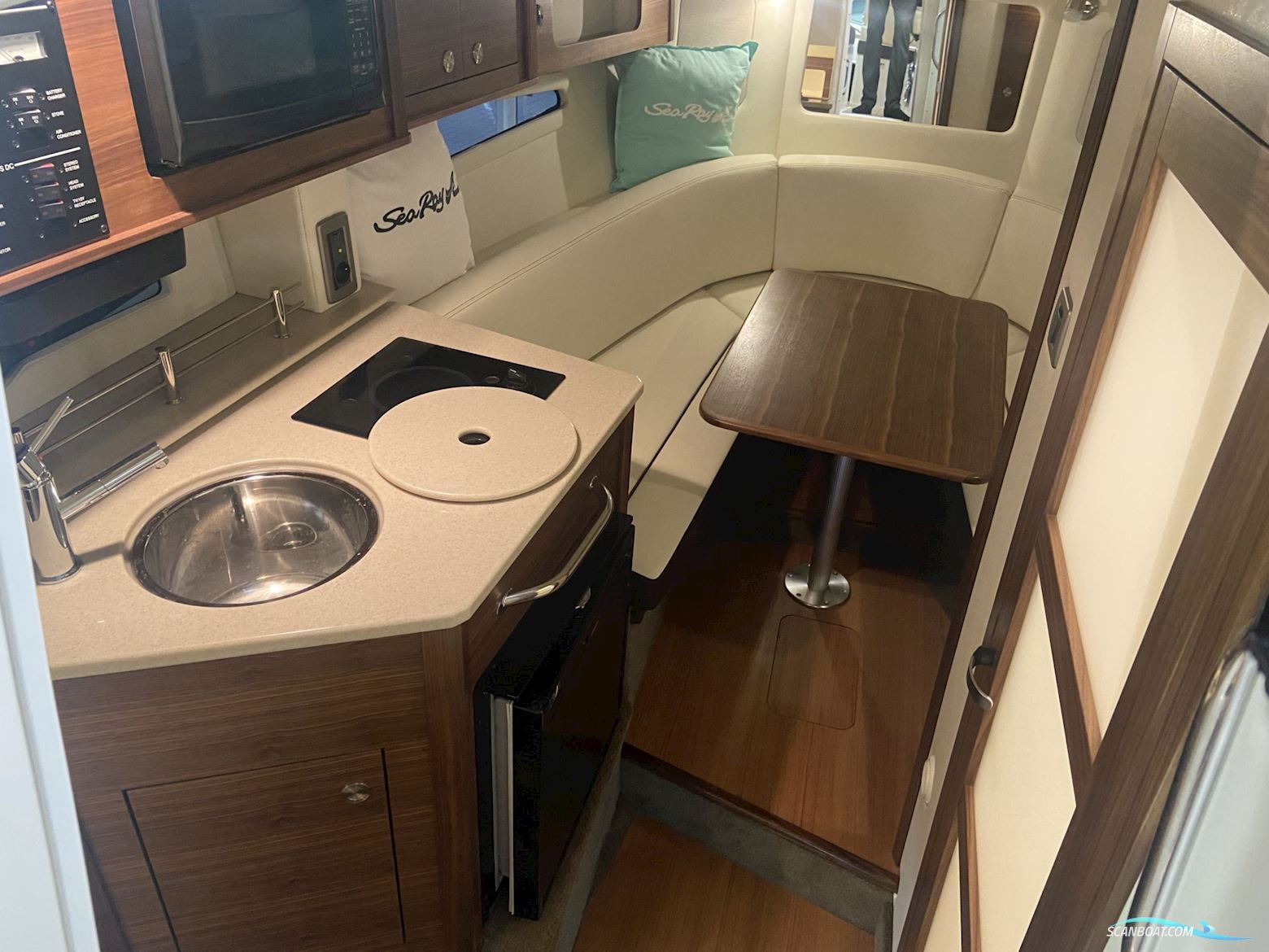 Sea Ray 265 Sundancer – Solgt