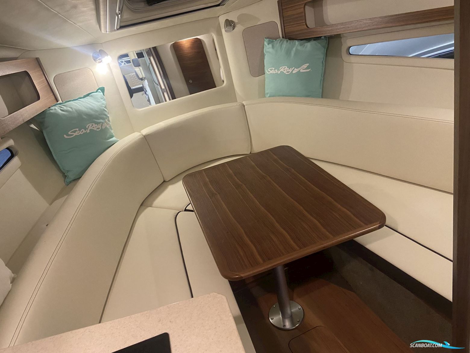 Sea Ray 265 Sundancer – Solgt