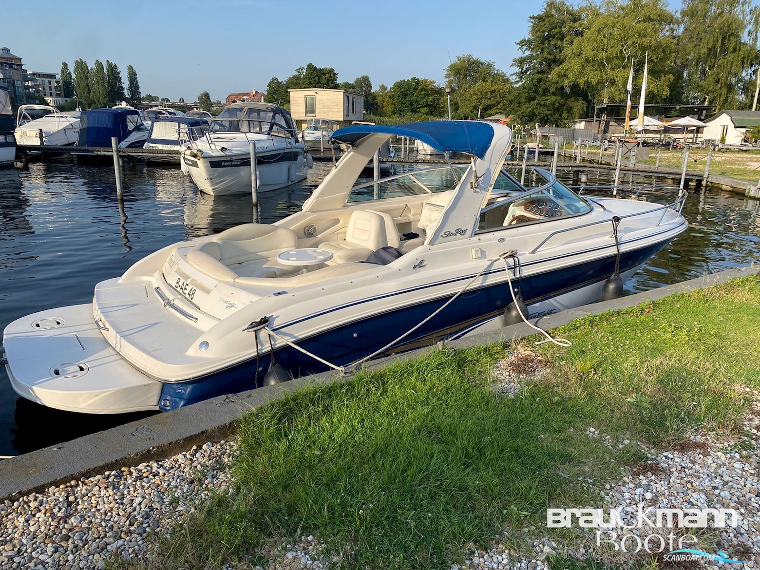 Sea Ray 280 SS Motorboat 2000, with Mercruiser engine, Germany