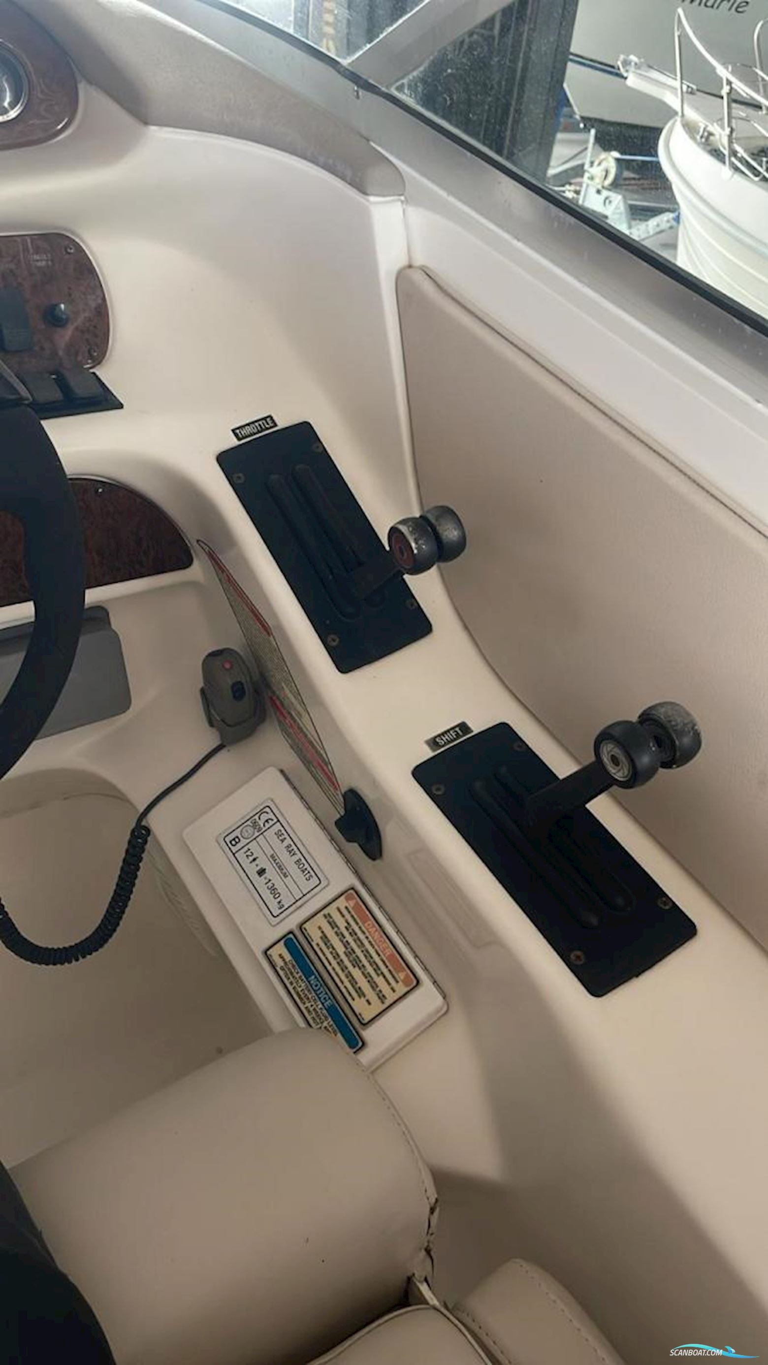 Sea Ray 280 Sunsport Cuddy Cabin