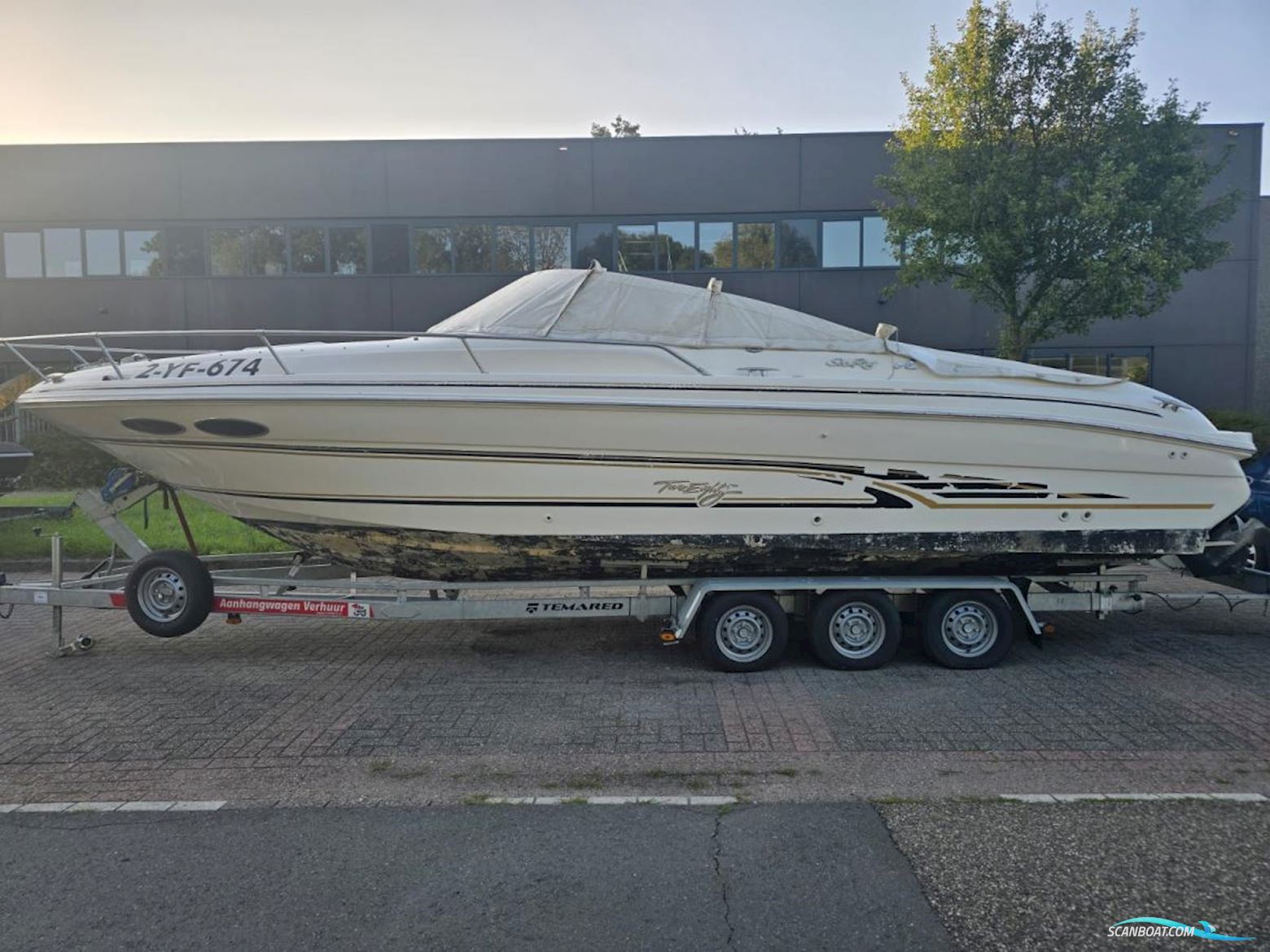 Sea Ray 280 Sunsport Cuddy Cabin