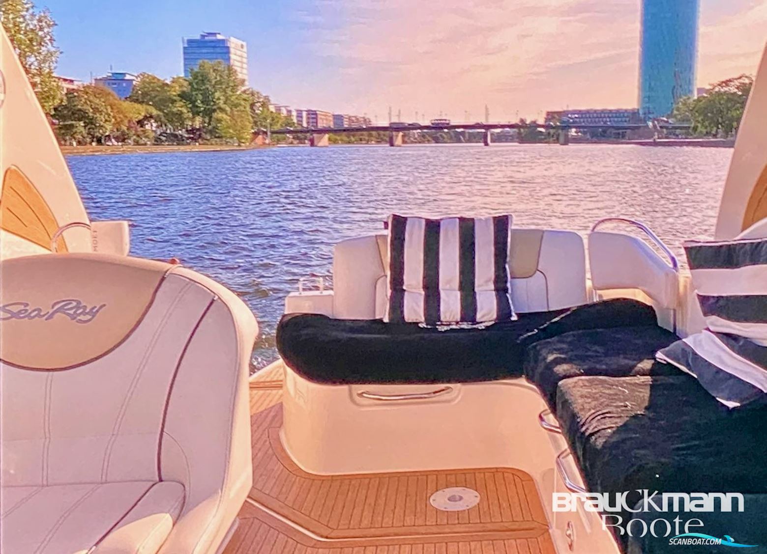 Sea Ray 305 Sundancer