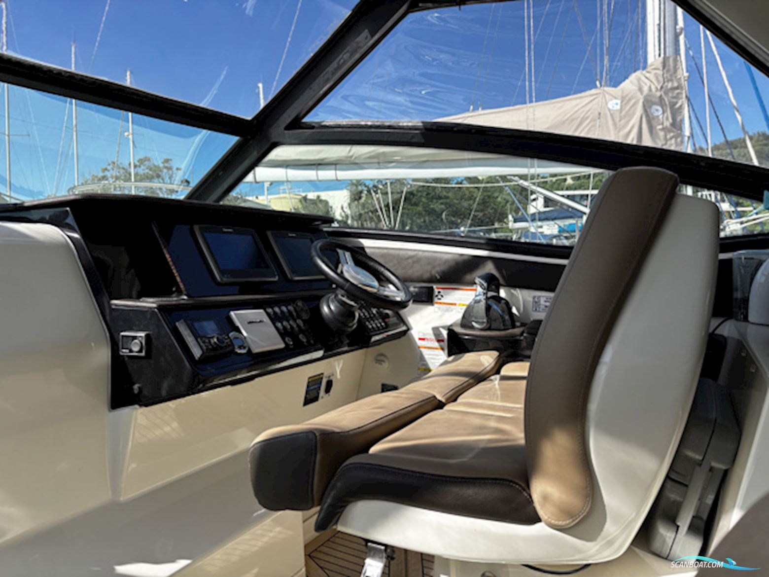 Sea Ray 320