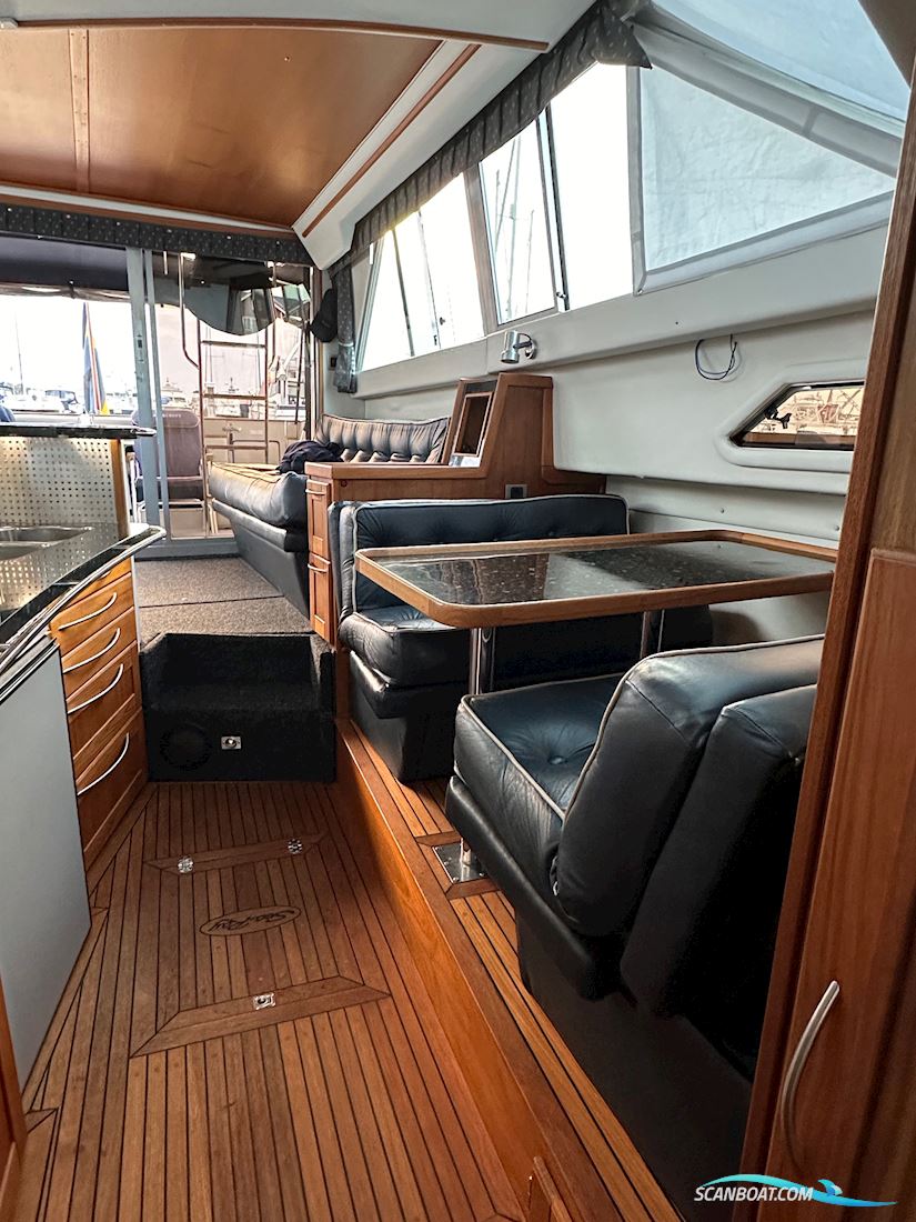 Sea Ray 340 Sedan Bridge