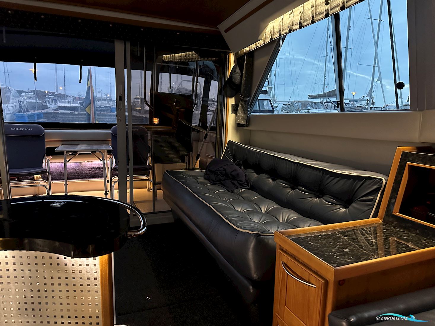 Sea Ray 340 Sedan Bridge