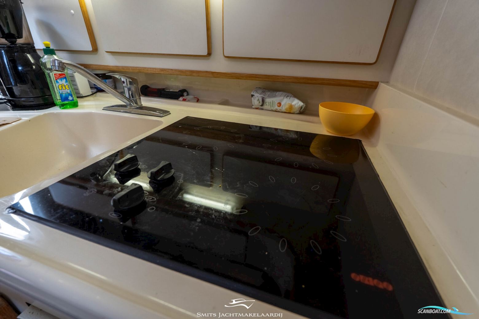 Sea Ray 370 Express Cruiser
